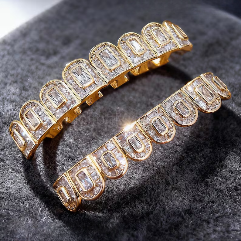 Iced Out 925 Silver Grillz Luxury Hip Hop VVS Moissanite Diamond Hip Hop Dental Grillz Set