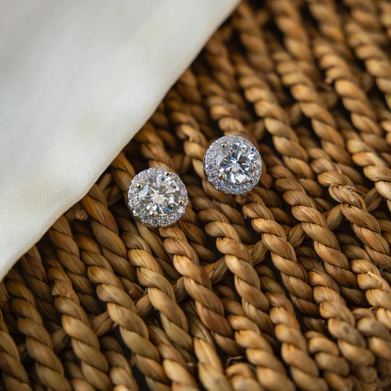 Luxury 925 Sterling Silver Iced Out VVS Moissanite Diamond Stud Earring