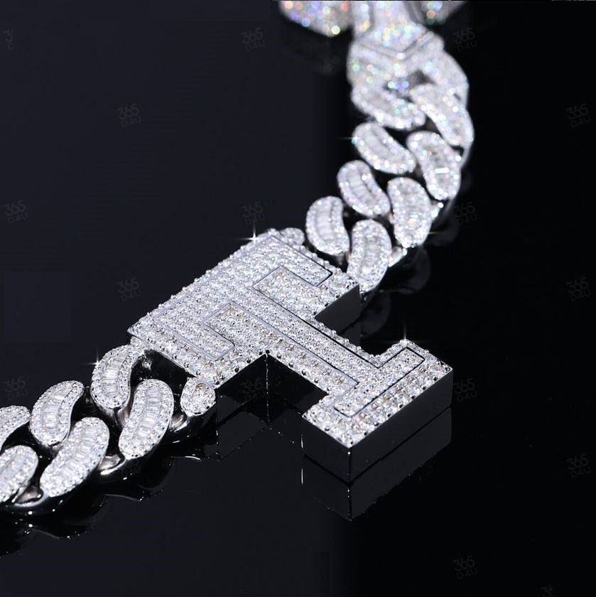 Custome Letter 925 Sterling Silver VVS Moissanite Cross Design Necklace