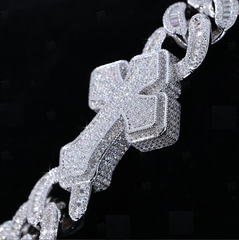 Custome Letter 925 Sterling Silver VVS Moissanite Cross Design Necklace