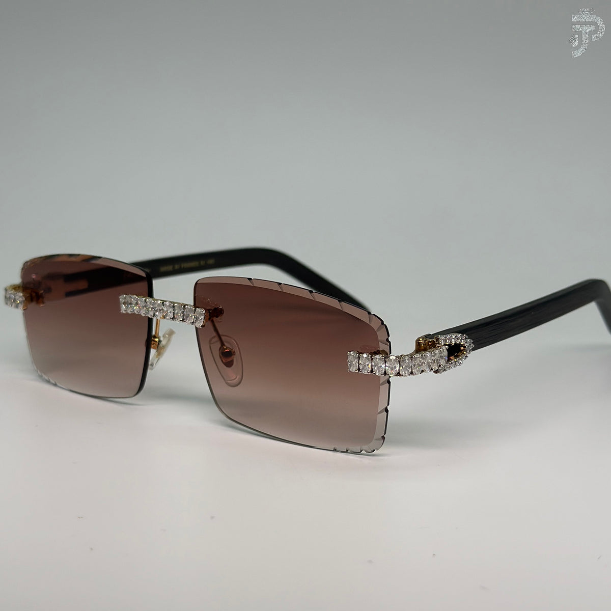 Brown Gradiant Glasses In Oval Cut Diamond With Black Frame