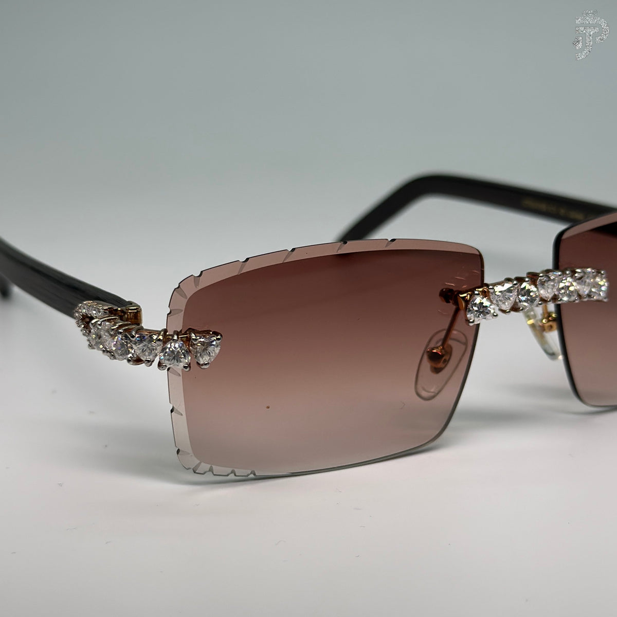 Brown Color Glass With Heart Cut Stone Glasses For Unisex Wear