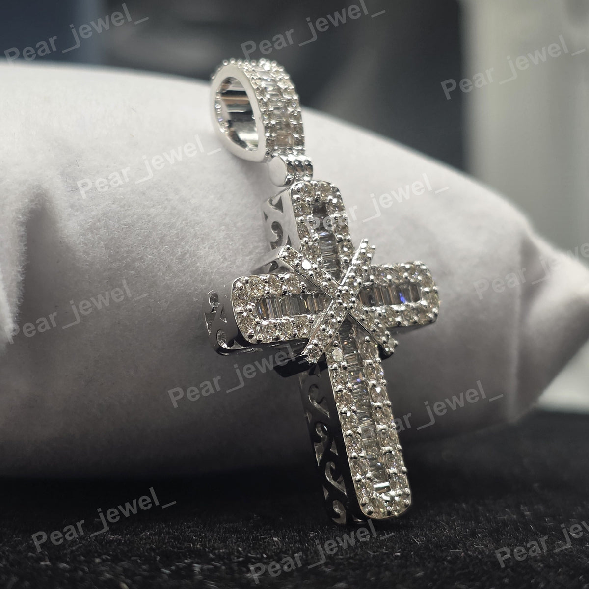 Moissanite Diamond Cross Pendant 925 Sterling Silver Iced Out Christian Cross Pendant Hip Hop Luxury Men's Women's