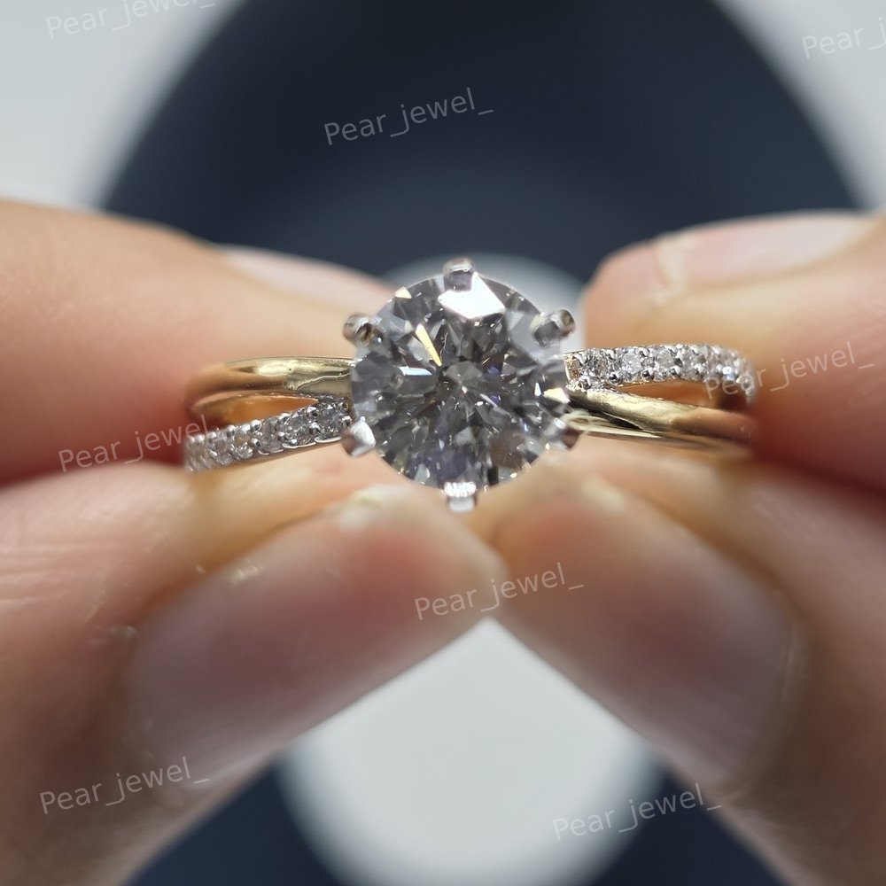 Round Cut VVS Moissanite Diamond Sparkling 925 Sterling Silver Sparkling Ring