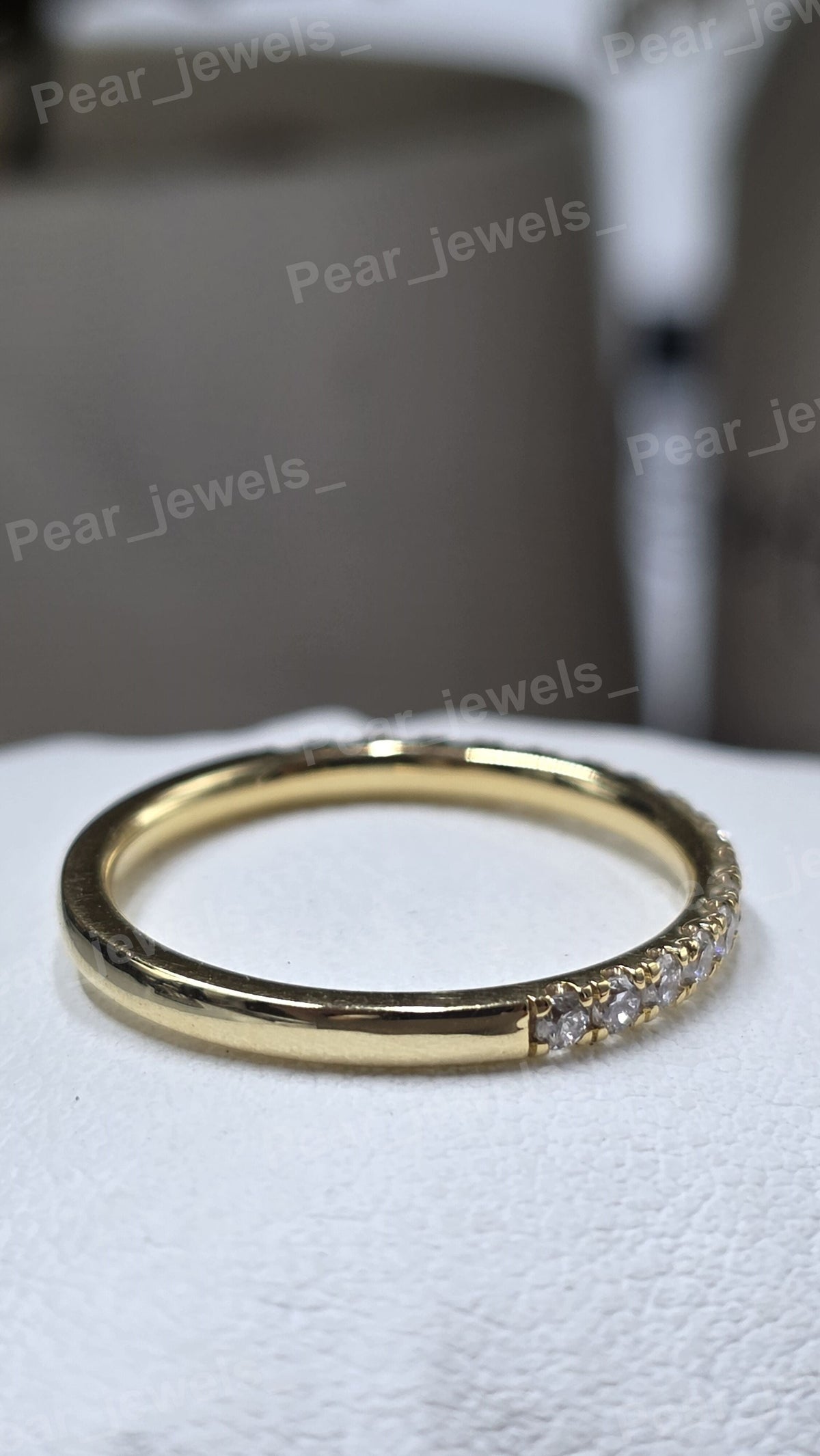 Round Cut VVS Moissanite Diamond 925 Silver Wedding Wear Band For Women