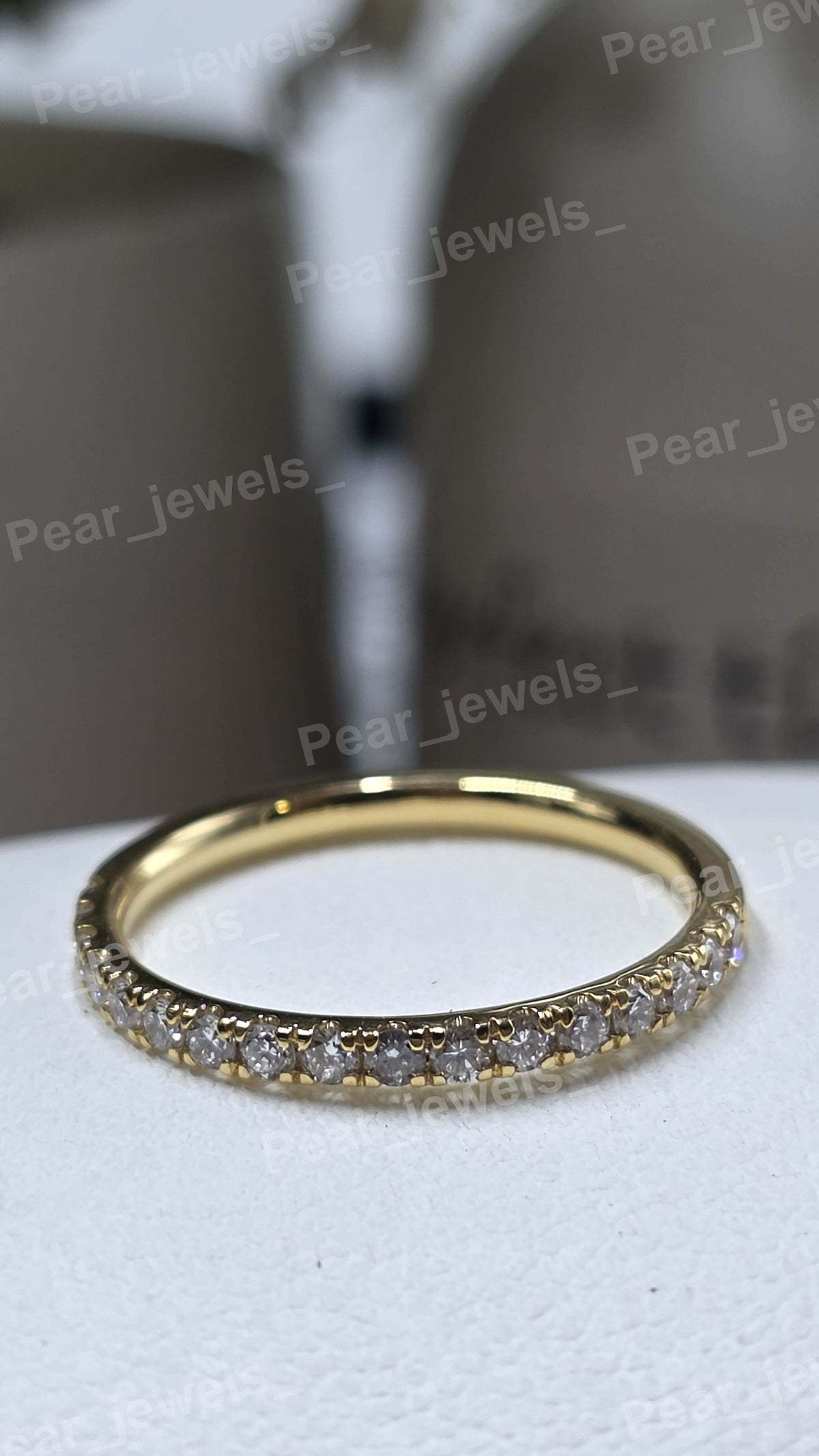 Round Cut VVS Moissanite Diamond 925 Silver Wedding Wear Band For Women