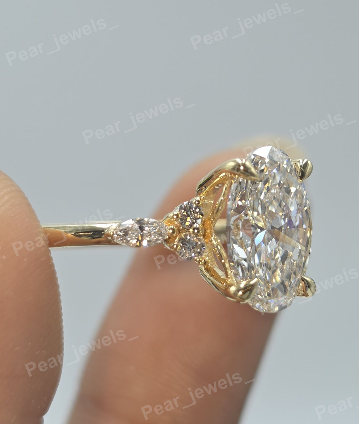 Iced Out 925 Sterling Silver Oval Cut Moissanite Sparkling Wedding Wear Ring