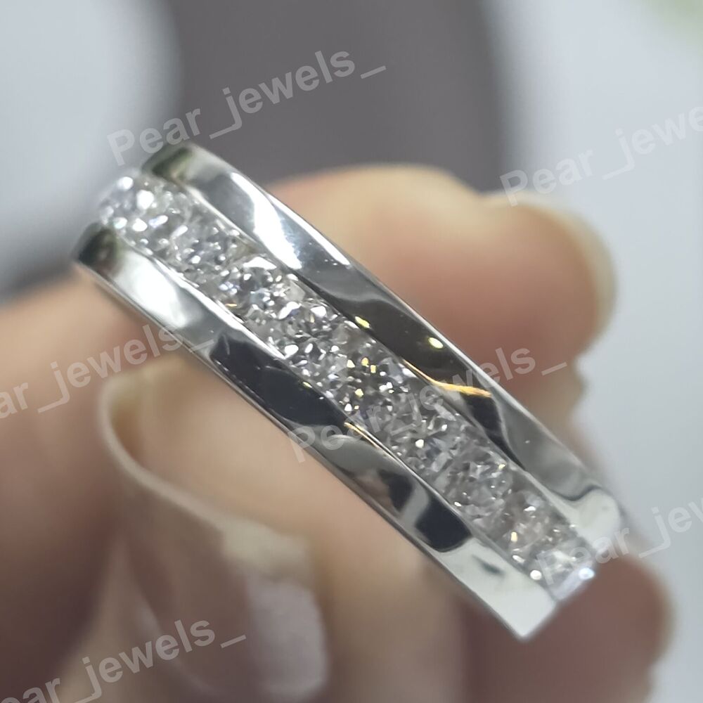 Round Brilliant Cut VVS Moissanite Diamond 925 Silver Daily Wear Band